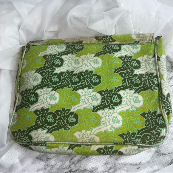 Lifepod Green Floral Print Laptop Case - Picture 3 of 6